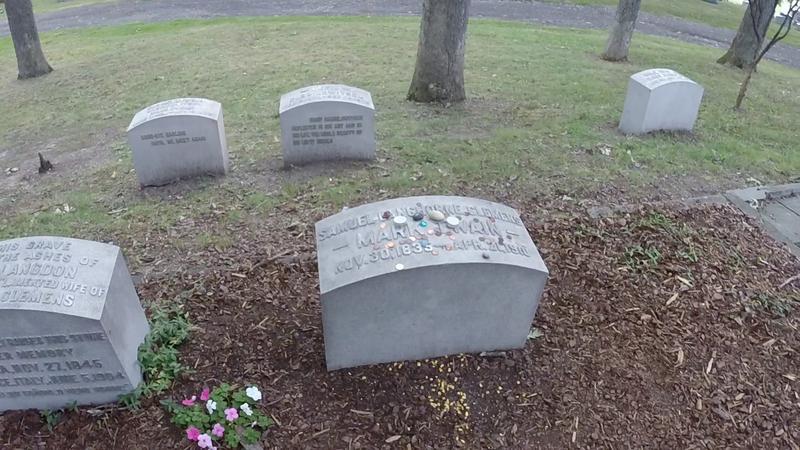 Mark Twain's grave site in Woodlawn Cemetary